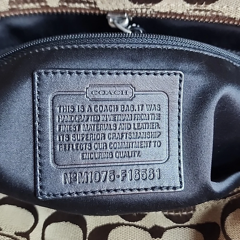 Authentic Vintage Coach bag From 2011 - Picture 9 of 15